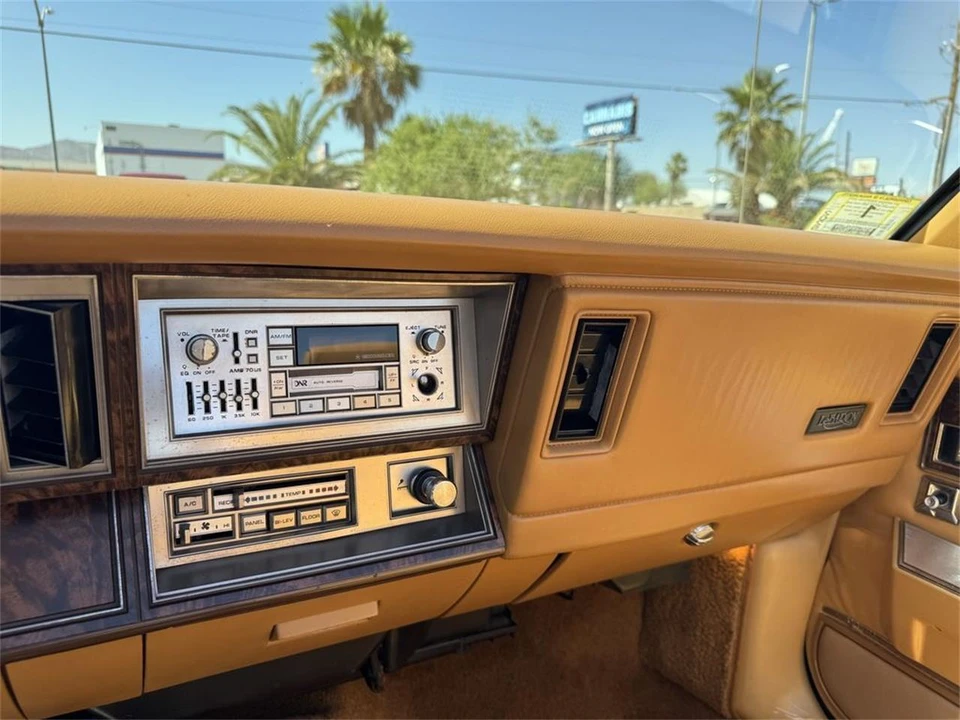 1985 Chrysler LeBaron - Image 30 of 31