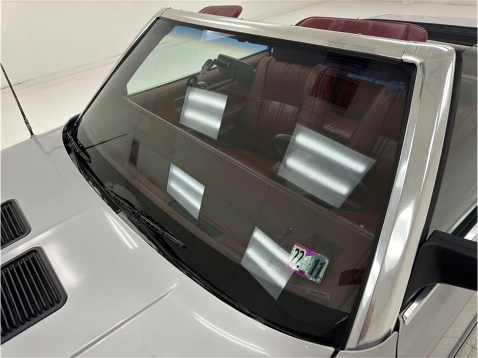 1985 Chrysler LeBaron - Image 17 of 31