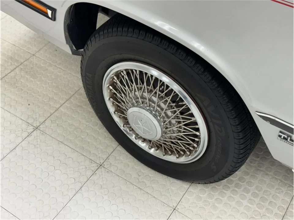 1985 Chrysler LeBaron - Image 14 of 31