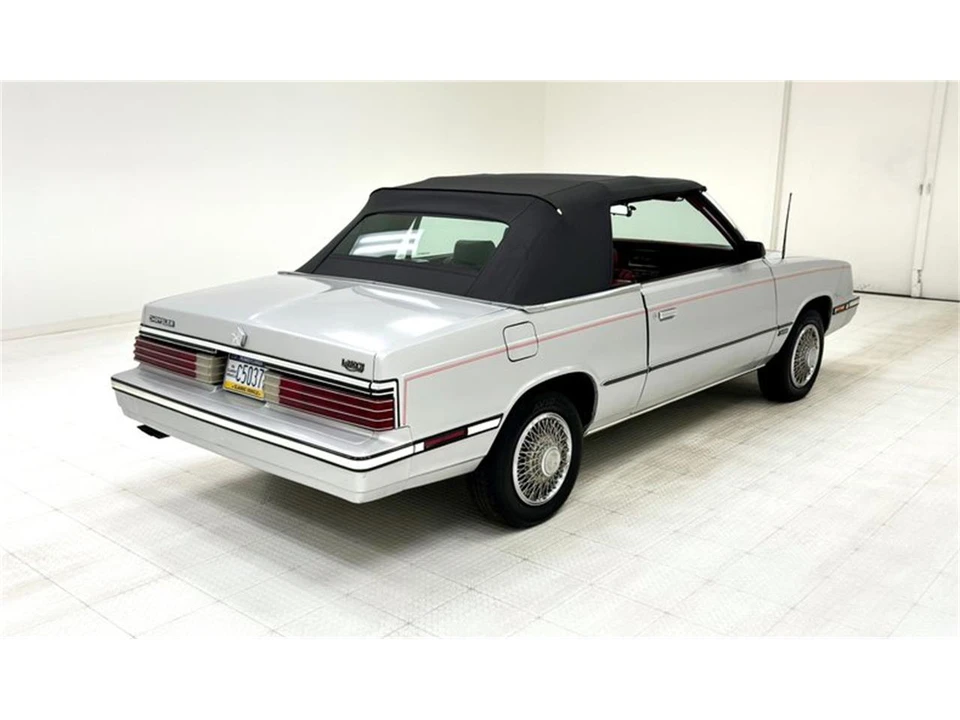 1985 Chrysler LeBaron - Image 8 of 31