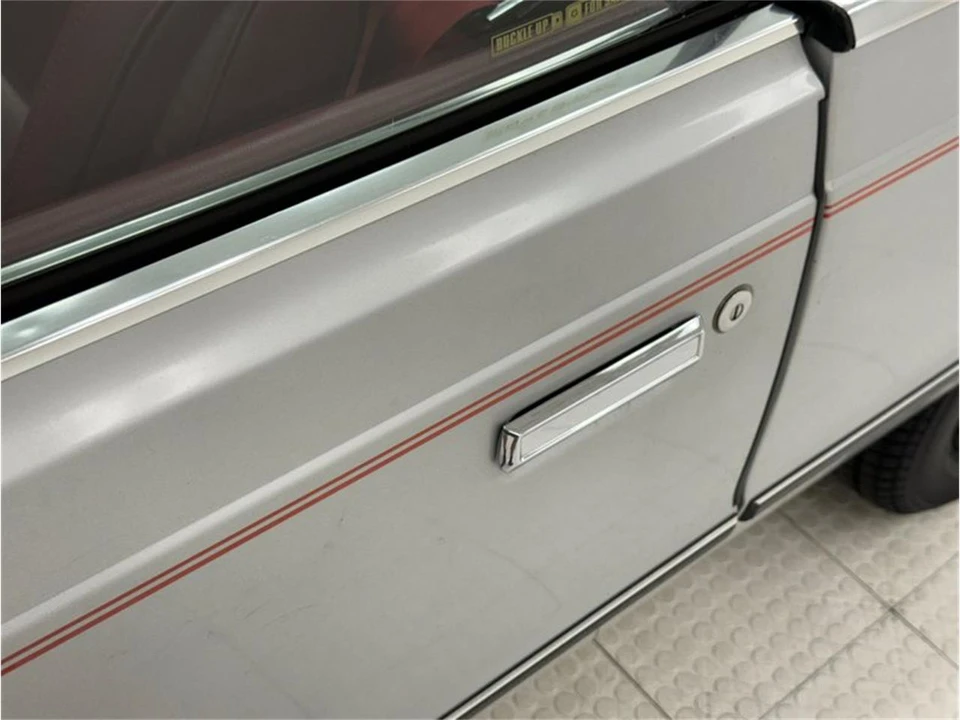 1985 Chrysler LeBaron - Image 19 of 31