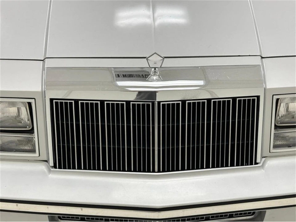1985 Chrysler LeBaron - Image 12 of 31