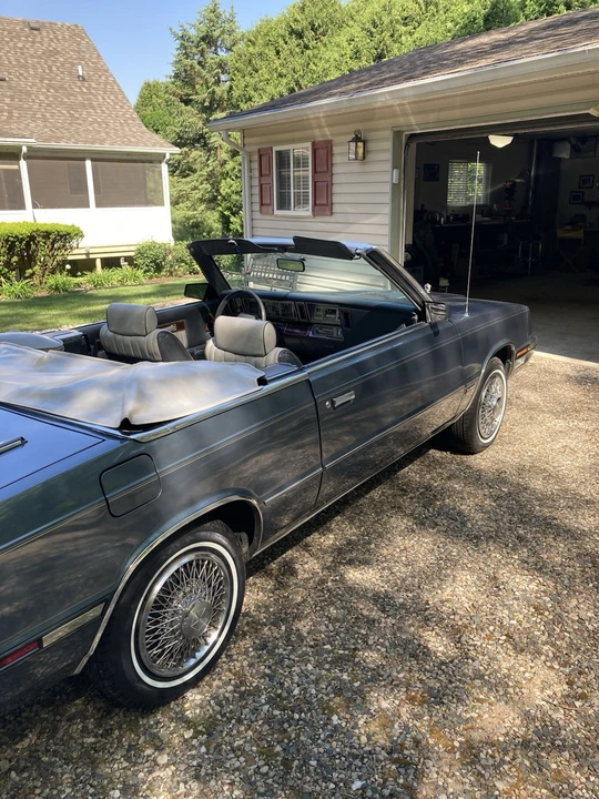 1985 Chrysler LeBaron - Image 3 of 18