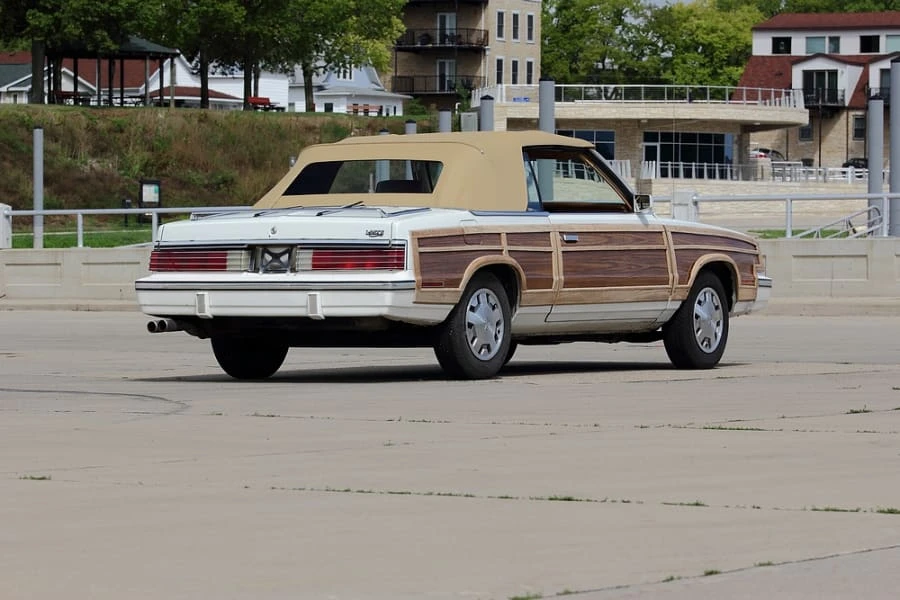1985 Chrysler LeBaron - Image 3 of 10