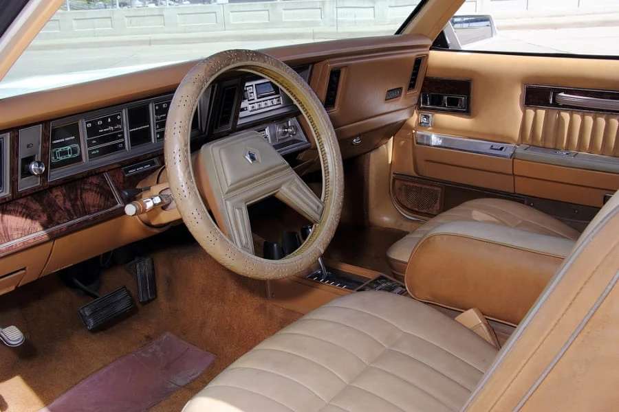 1985 Chrysler LeBaron - Image 4 of 10