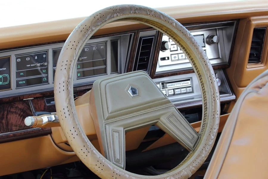 1985 Chrysler LeBaron - Image 9 of 10