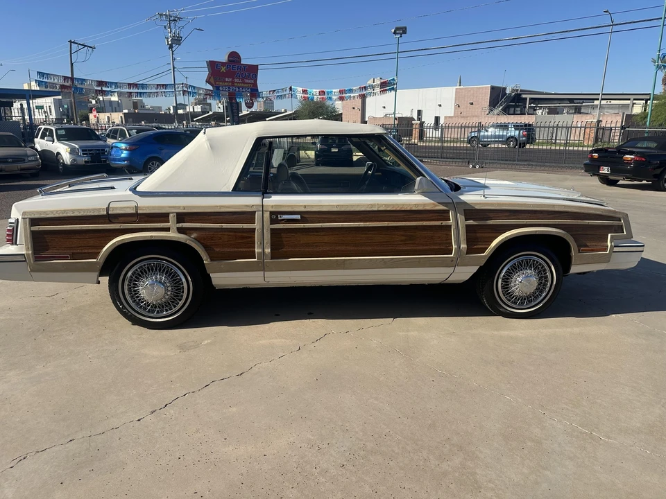 1985 Chrysler LeBaron - Image 24 of 31