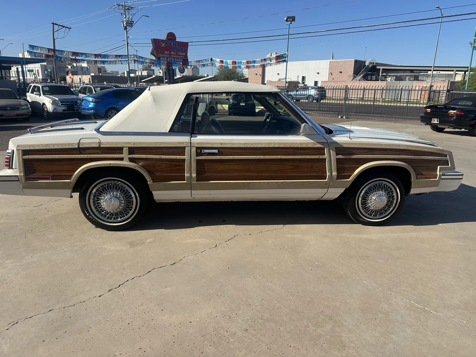 1985 Chrysler LeBaron - Image 25 of 31