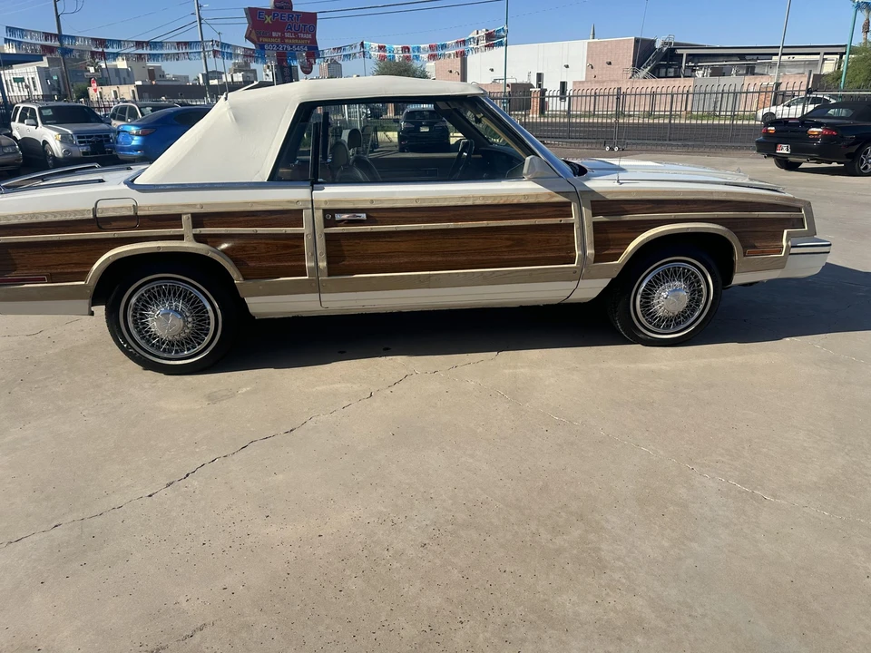 1985 Chrysler LeBaron - Image 23 of 31