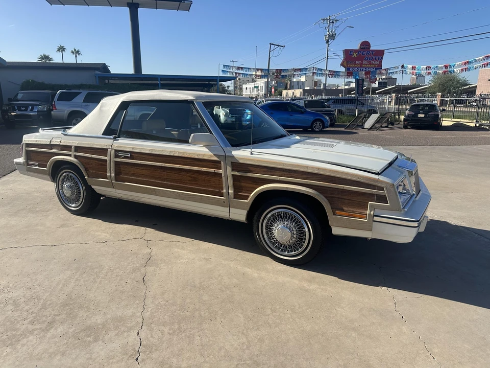 1985 Chrysler LeBaron - Image 21 of 31