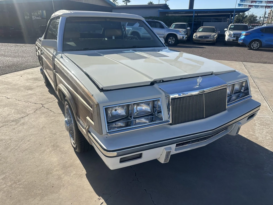 1985 Chrysler LeBaron - Image 13 of 31