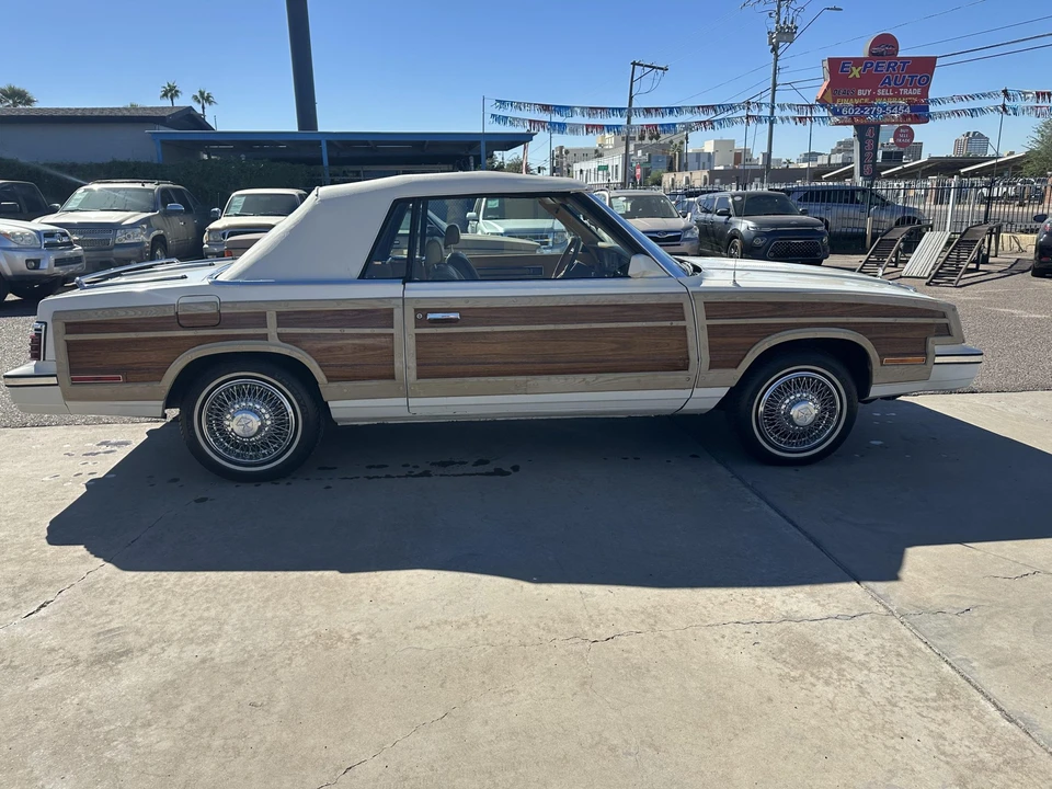 1985 Chrysler LeBaron - Image 22 of 31
