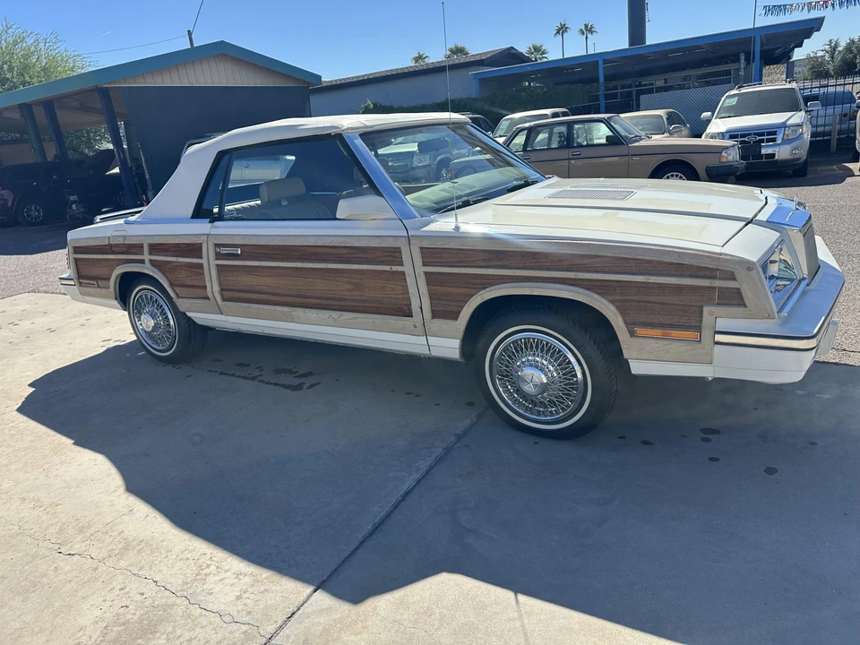 1985 Chrysler LeBaron - Image 18 of 31