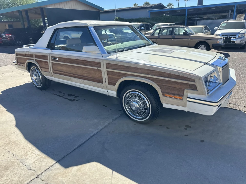 1985 Chrysler LeBaron - Image 17 of 31