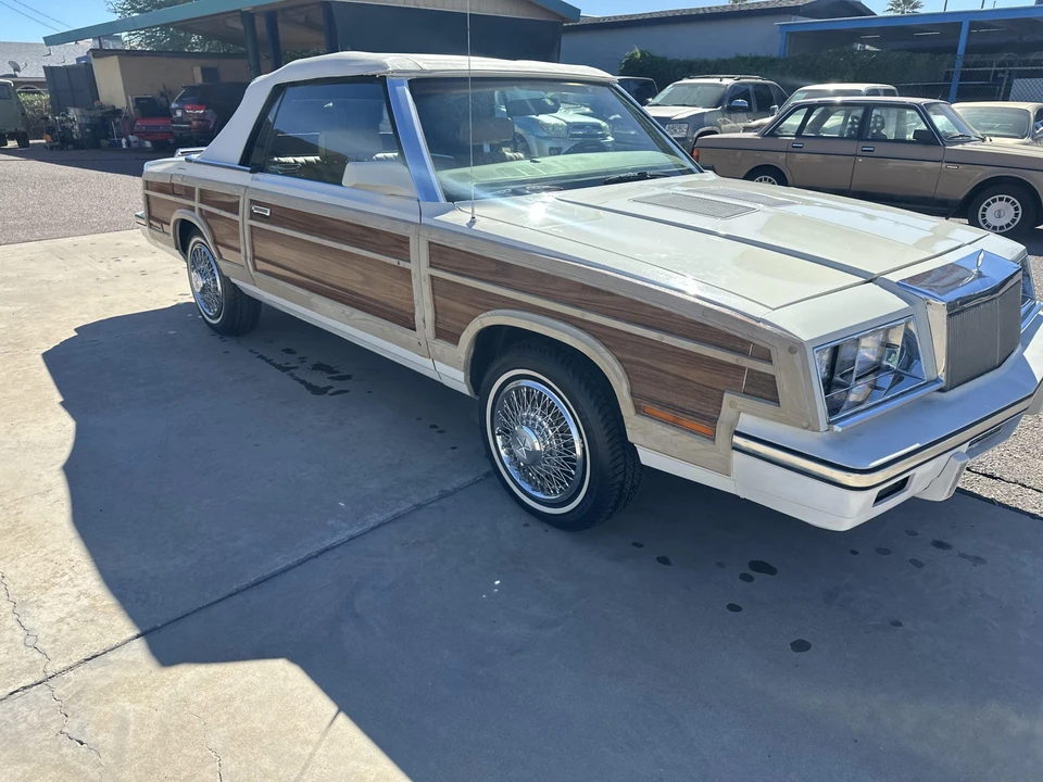 1985 Chrysler LeBaron - Image 16 of 31