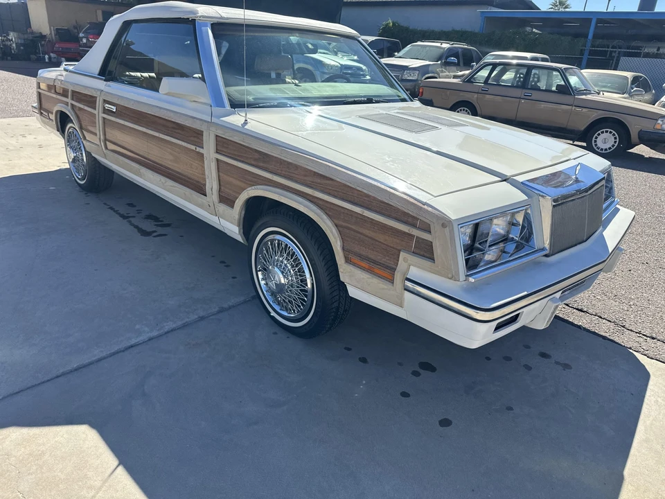 1985 Chrysler LeBaron - Image 15 of 31