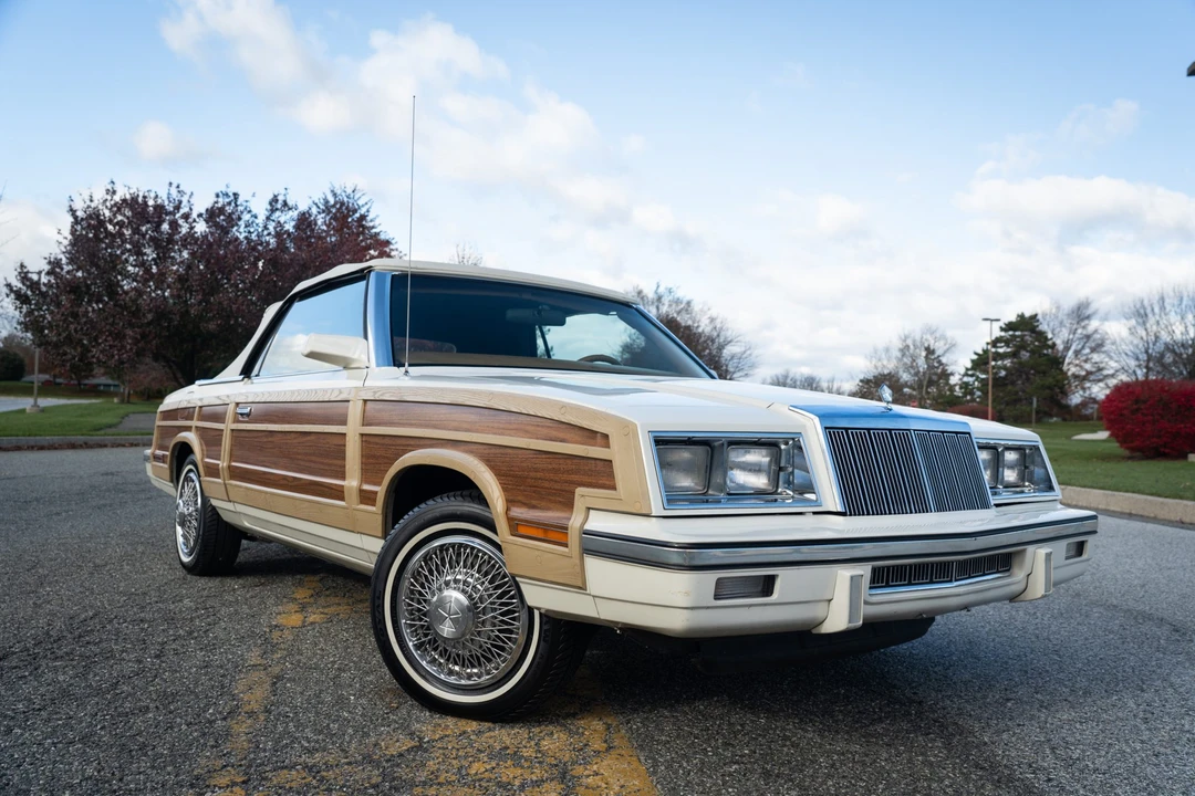 1985 Chrysler LeBaron - Image 4 of 31