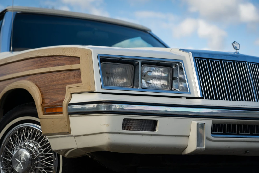 1985 Chrysler LeBaron - Image 27 of 31