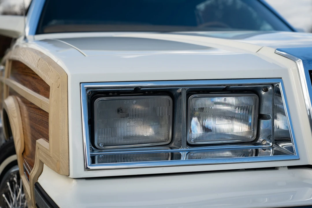 1985 Chrysler LeBaron - Image 26 of 31