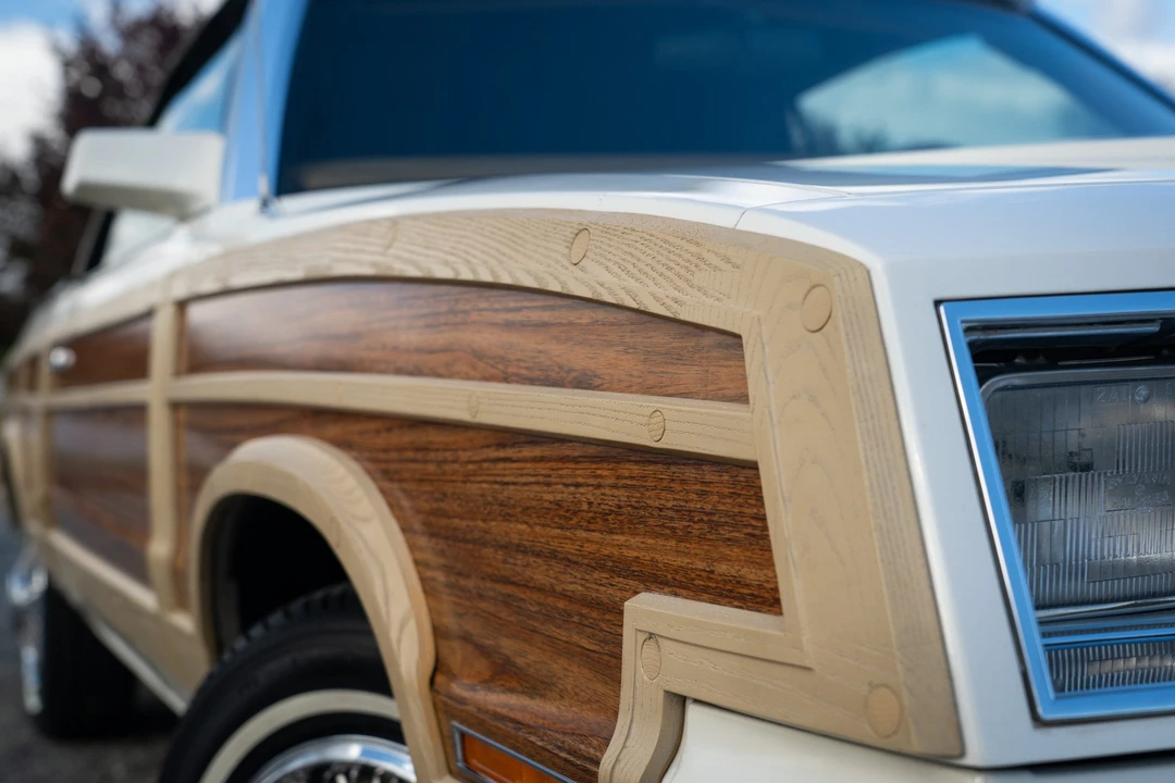1985 Chrysler LeBaron - Image 29 of 31