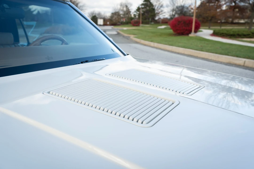 1985 Chrysler LeBaron - Image 25 of 31