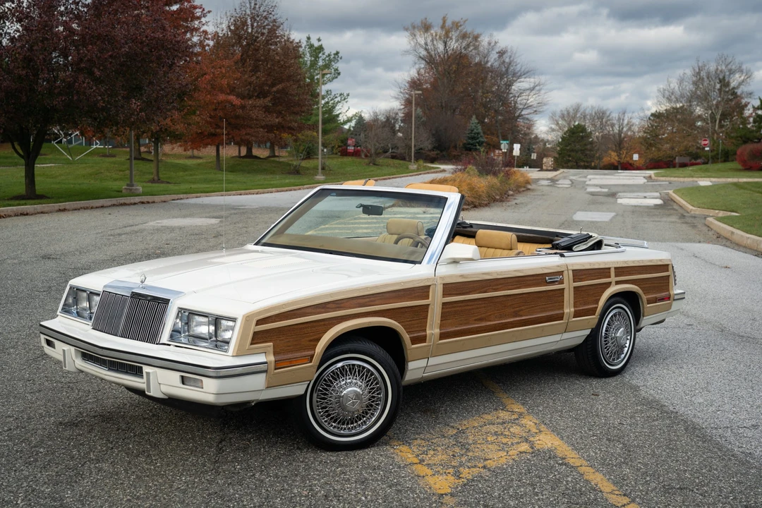 1985 Chrysler LeBaron - Image 16 of 31