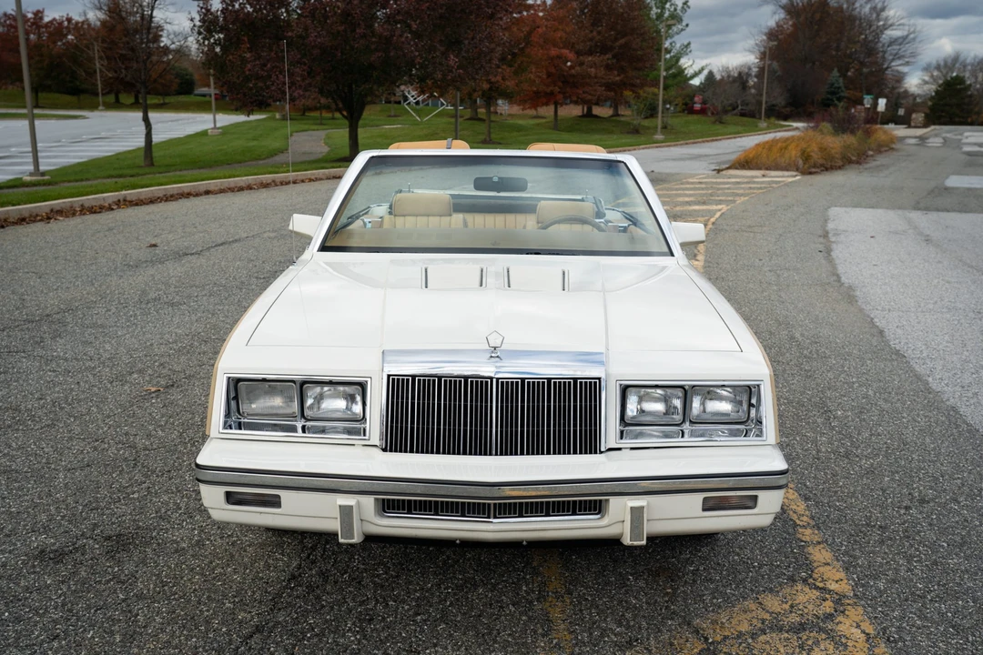 1985 Chrysler LeBaron - Image 17 of 31