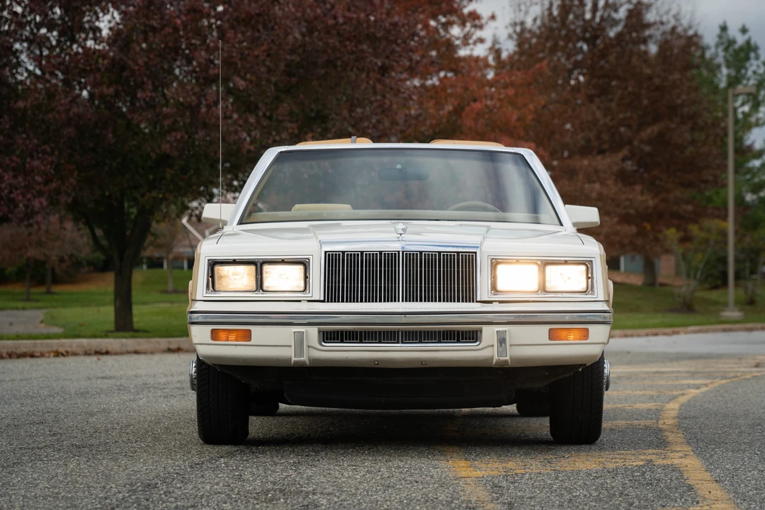 1985 Chrysler LeBaron - Image 19 of 31