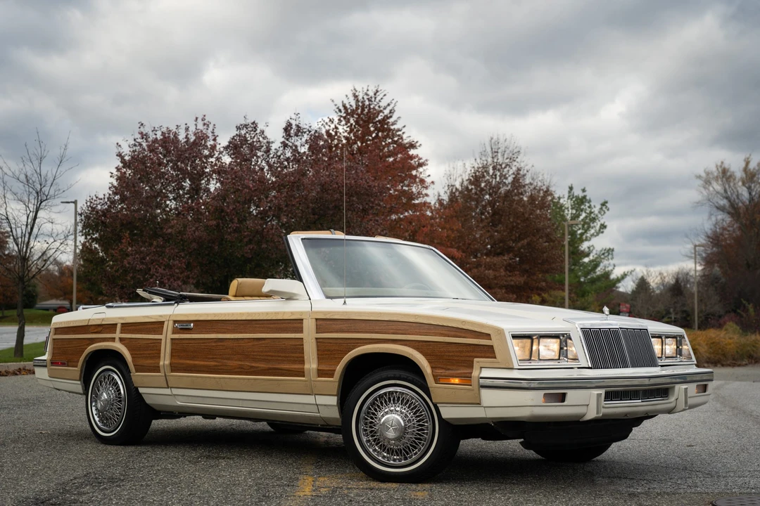 1985 Chrysler LeBaron - Image 21 of 31
