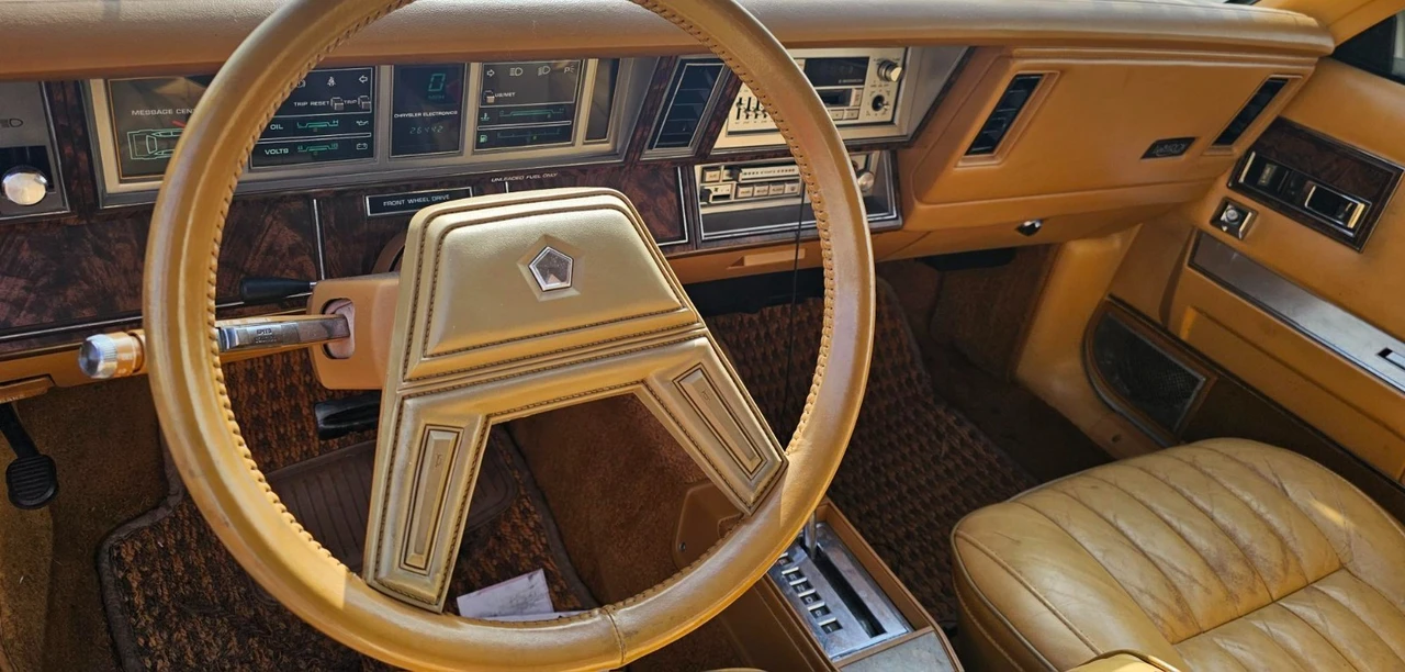 1985 Chrysler LeBaron - Image 26 of 28