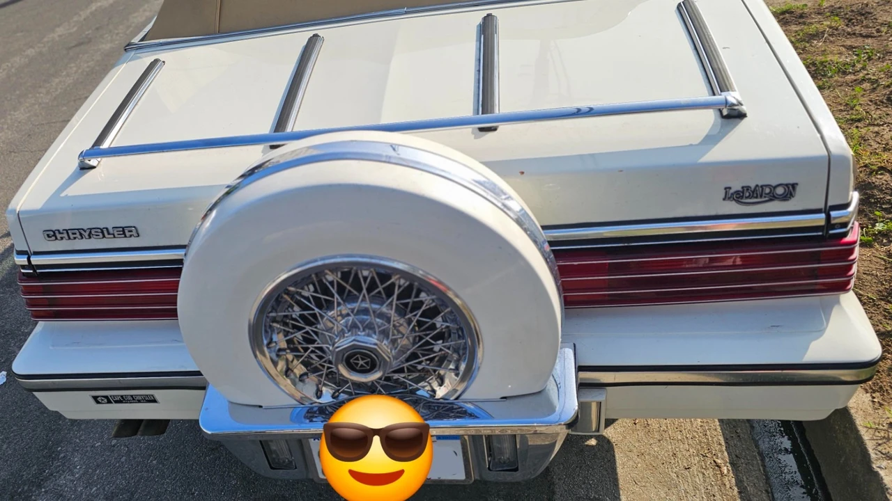 1985 Chrysler LeBaron - Image 14 of 28