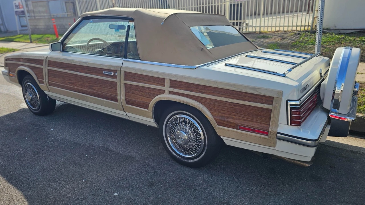 1985 Chrysler LeBaron - Image 10 of 28