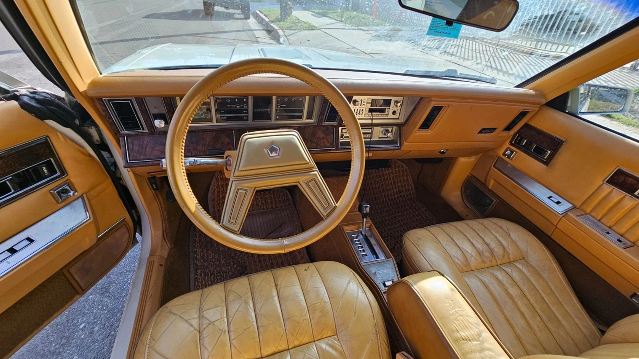 1985 Chrysler LeBaron - Image 22 of 28