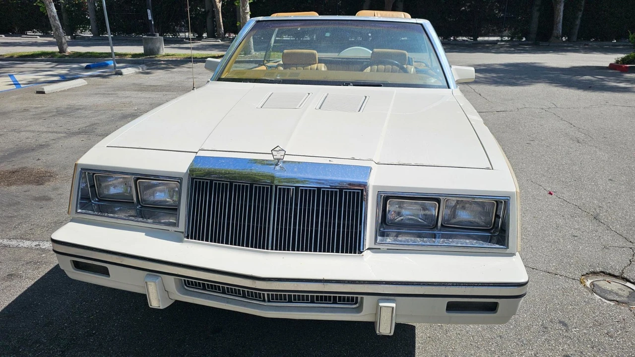 1985 Chrysler LeBaron - Image 5 of 28