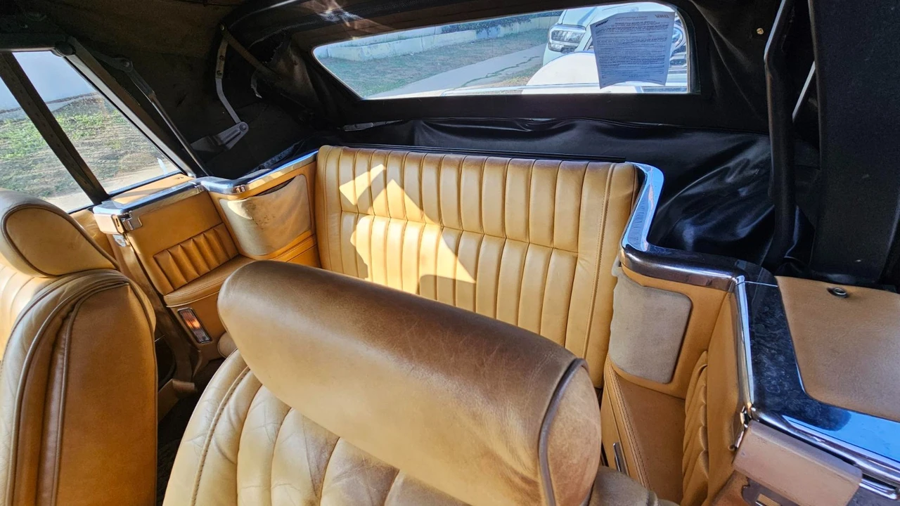 1985 Chrysler LeBaron - Image 21 of 28