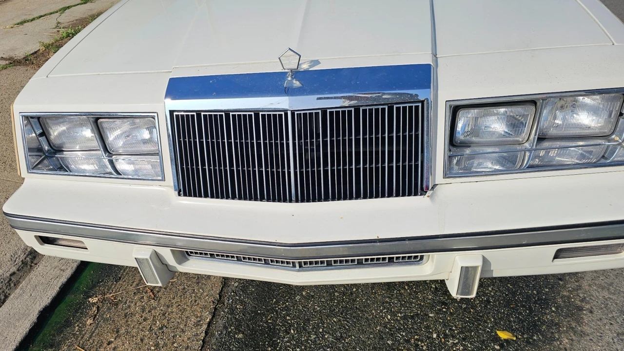 1985 Chrysler LeBaron - Image 12 of 28