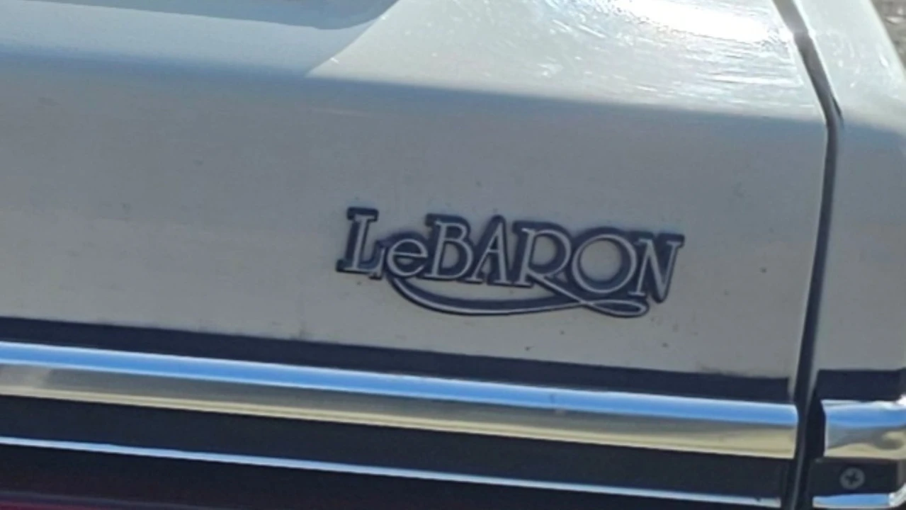 1985 Chrysler LeBaron - Image 18 of 28