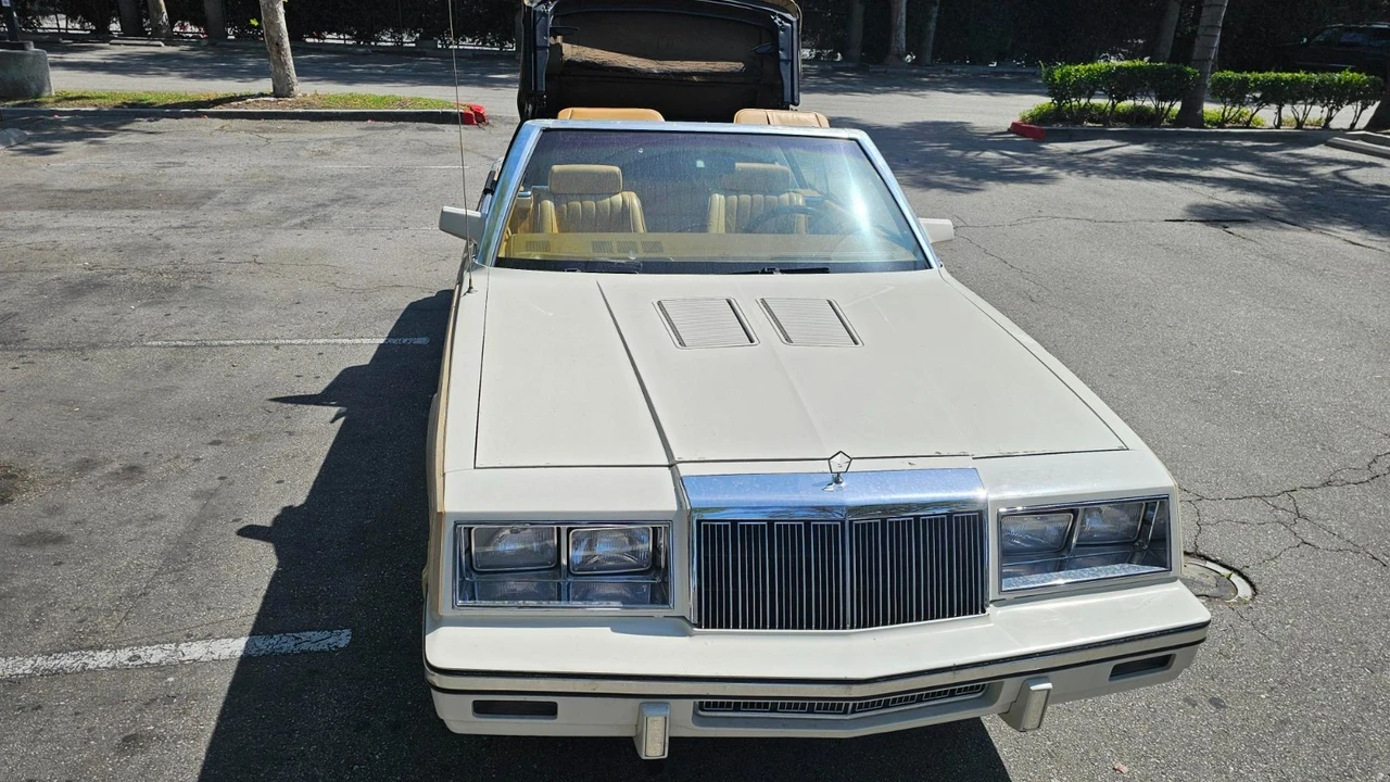 1985 Chrysler LeBaron - Image 7 of 28