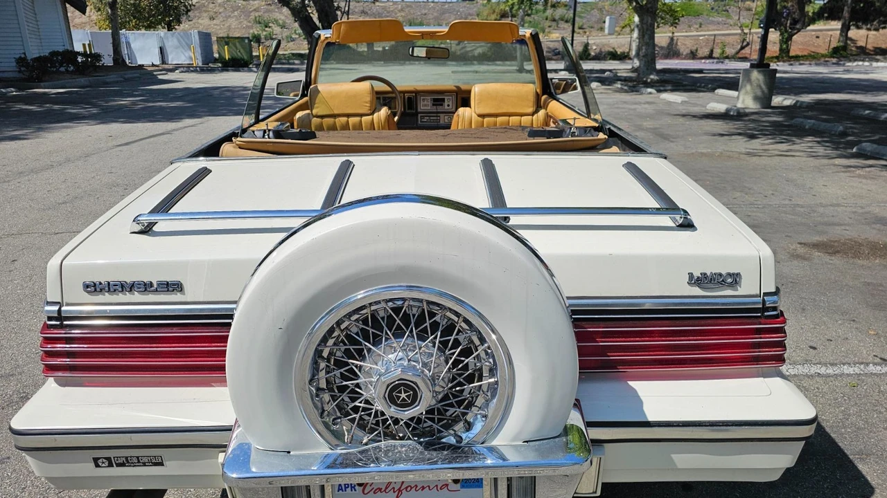 1985 Chrysler LeBaron - Image 6 of 28