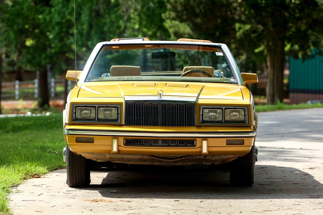 1985 Chrysler LeBaron - Image 8 of 31