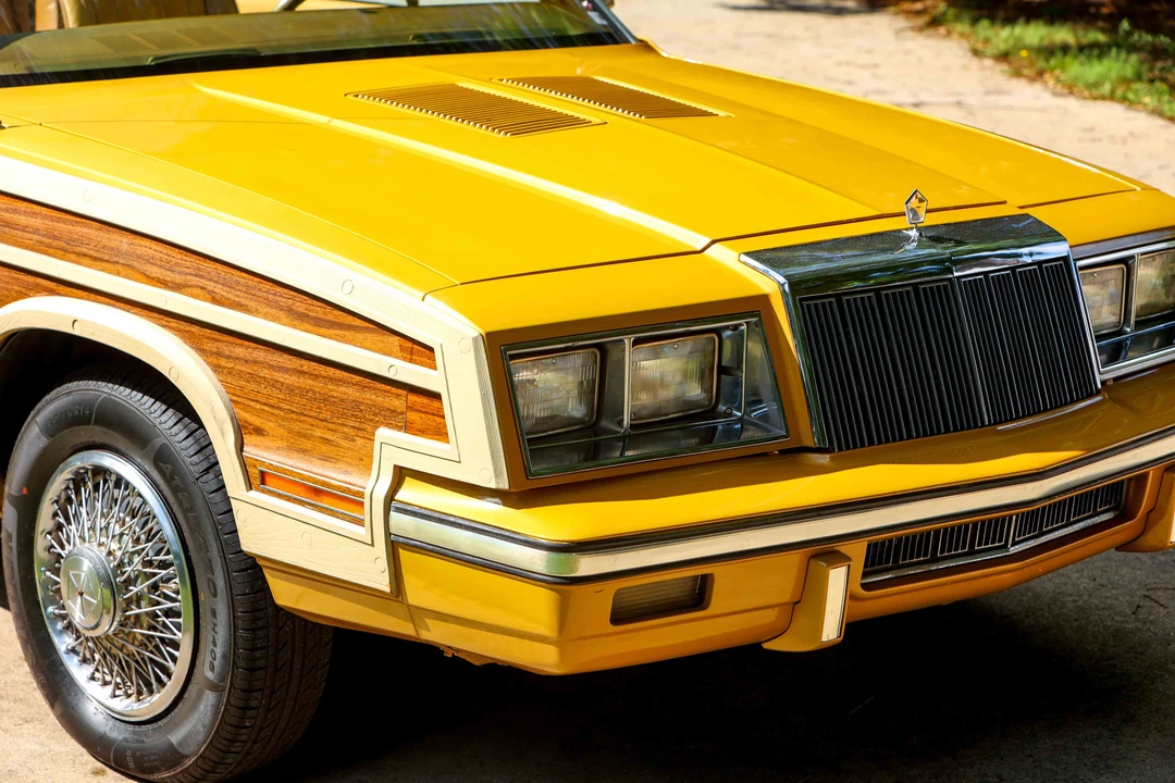 1985 Chrysler LeBaron - Image 24 of 31