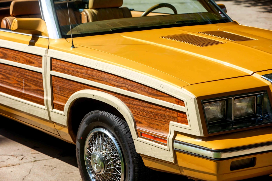 1985 Chrysler LeBaron - Image 26 of 31
