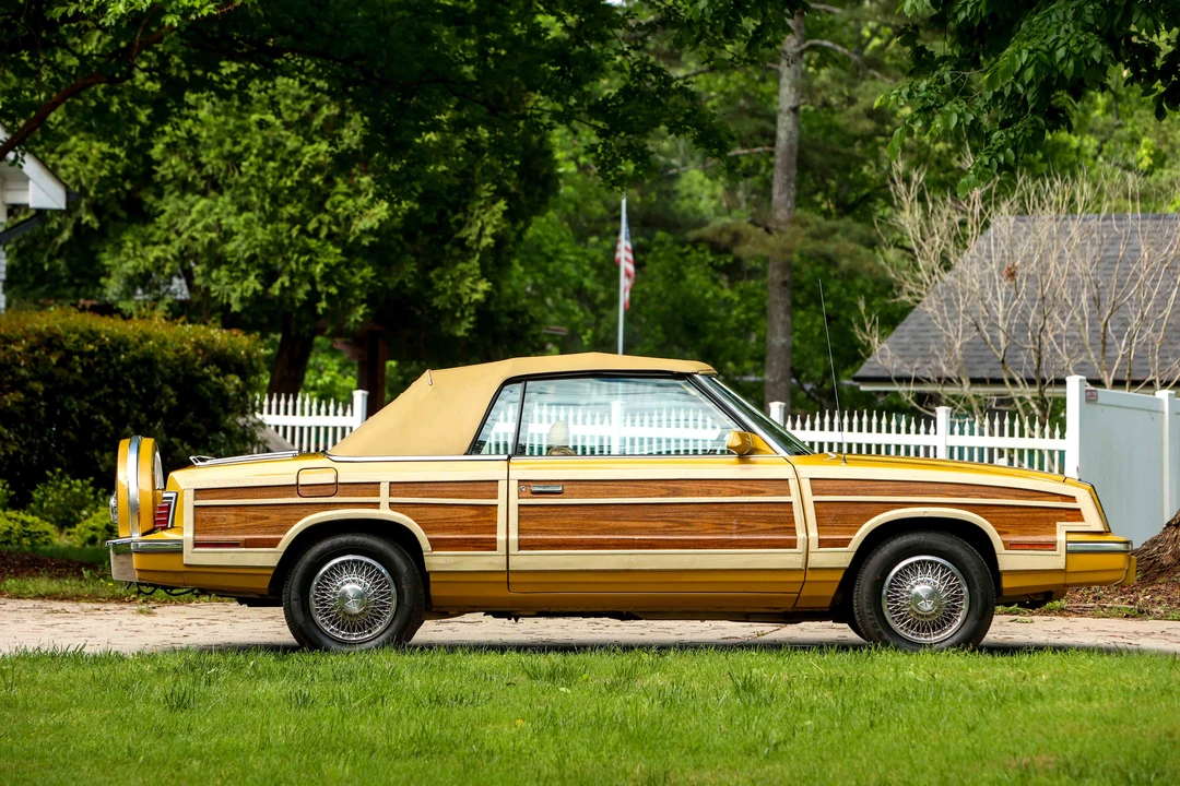 1985 Chrysler LeBaron - Image 11 of 31