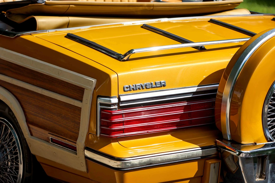 1985 Chrysler LeBaron - Image 14 of 31