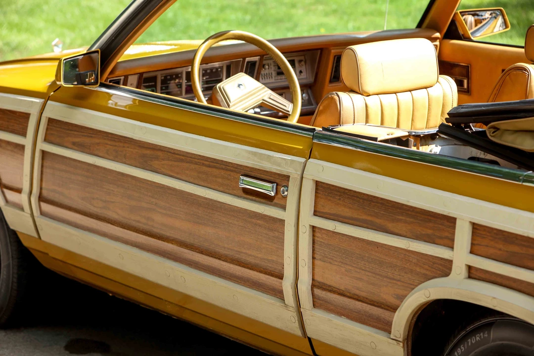 1985 Chrysler LeBaron - Image 18 of 31
