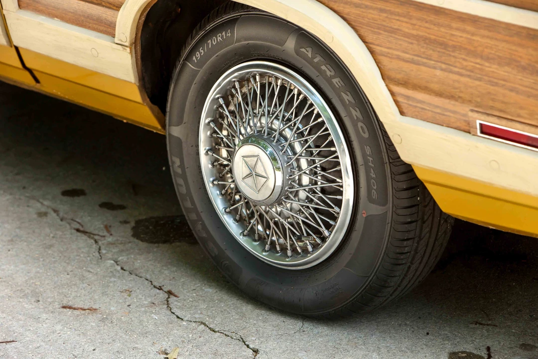 1985 Chrysler LeBaron - Image 17 of 31