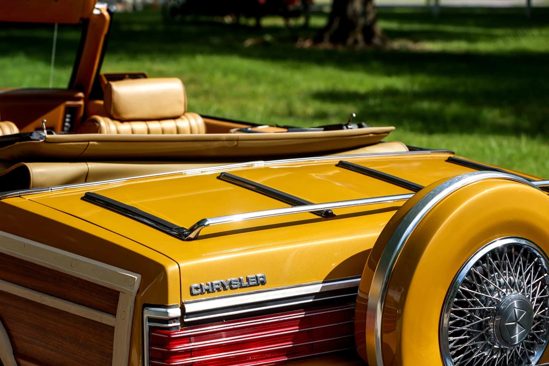 1985 Chrysler LeBaron - Image 16 of 31