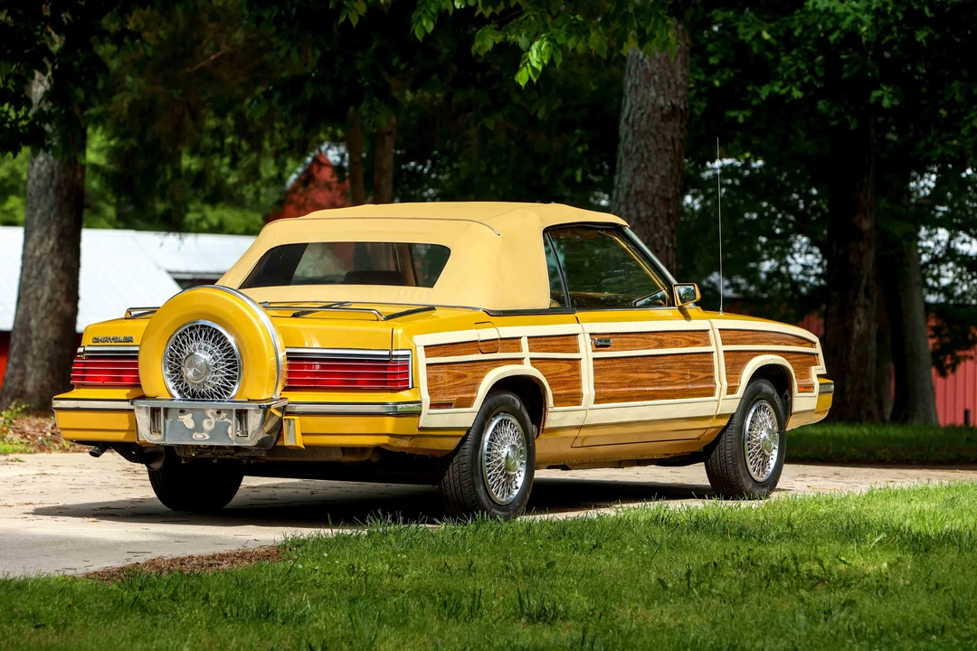 1985 Chrysler LeBaron - Image 10 of 31