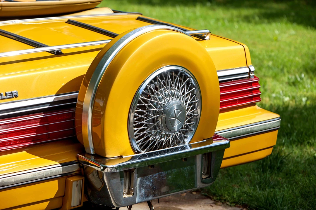1985 Chrysler LeBaron - Image 15 of 31