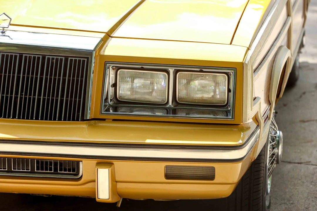 1985 Chrysler LeBaron - Image 21 of 31